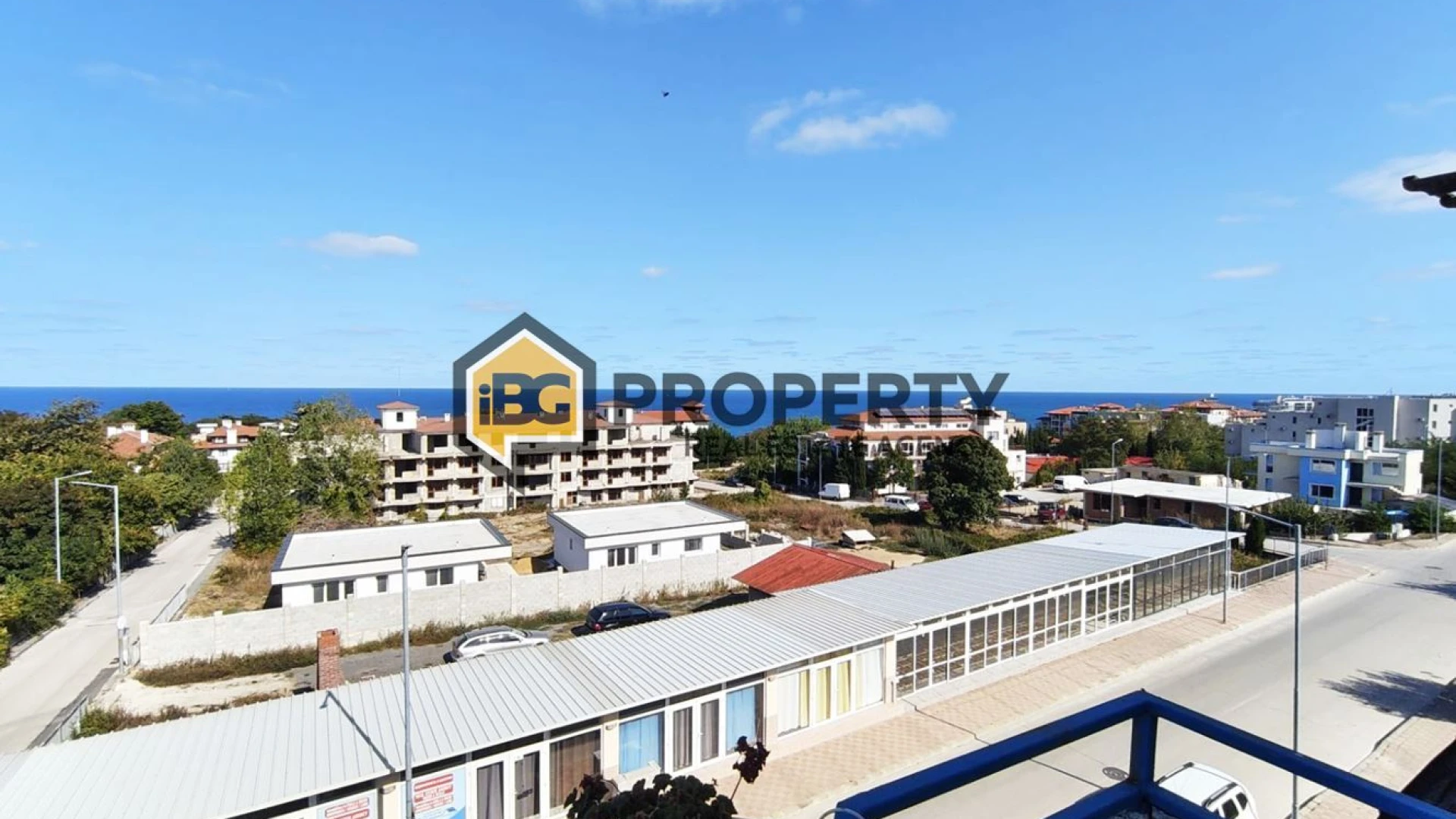 Studio mit Stadt- und Meerblick