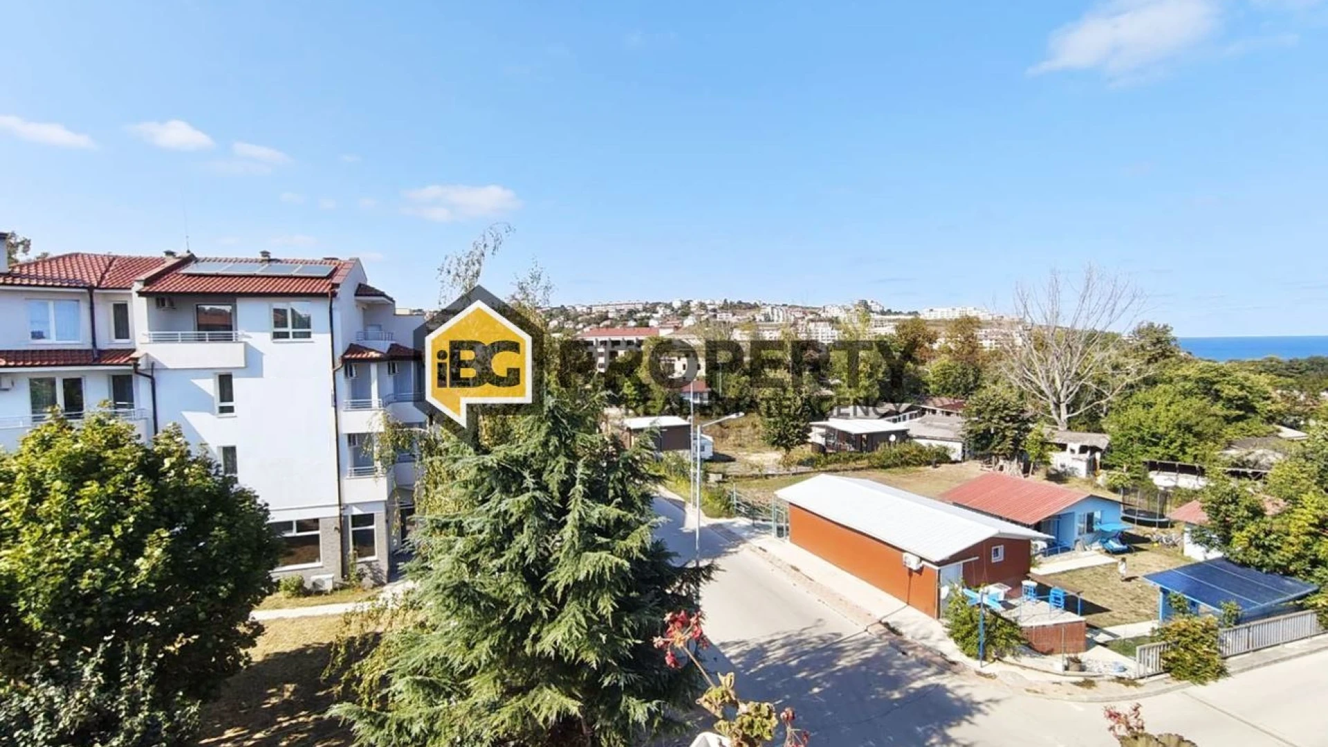 Studio mit Stadt- und Meerblick