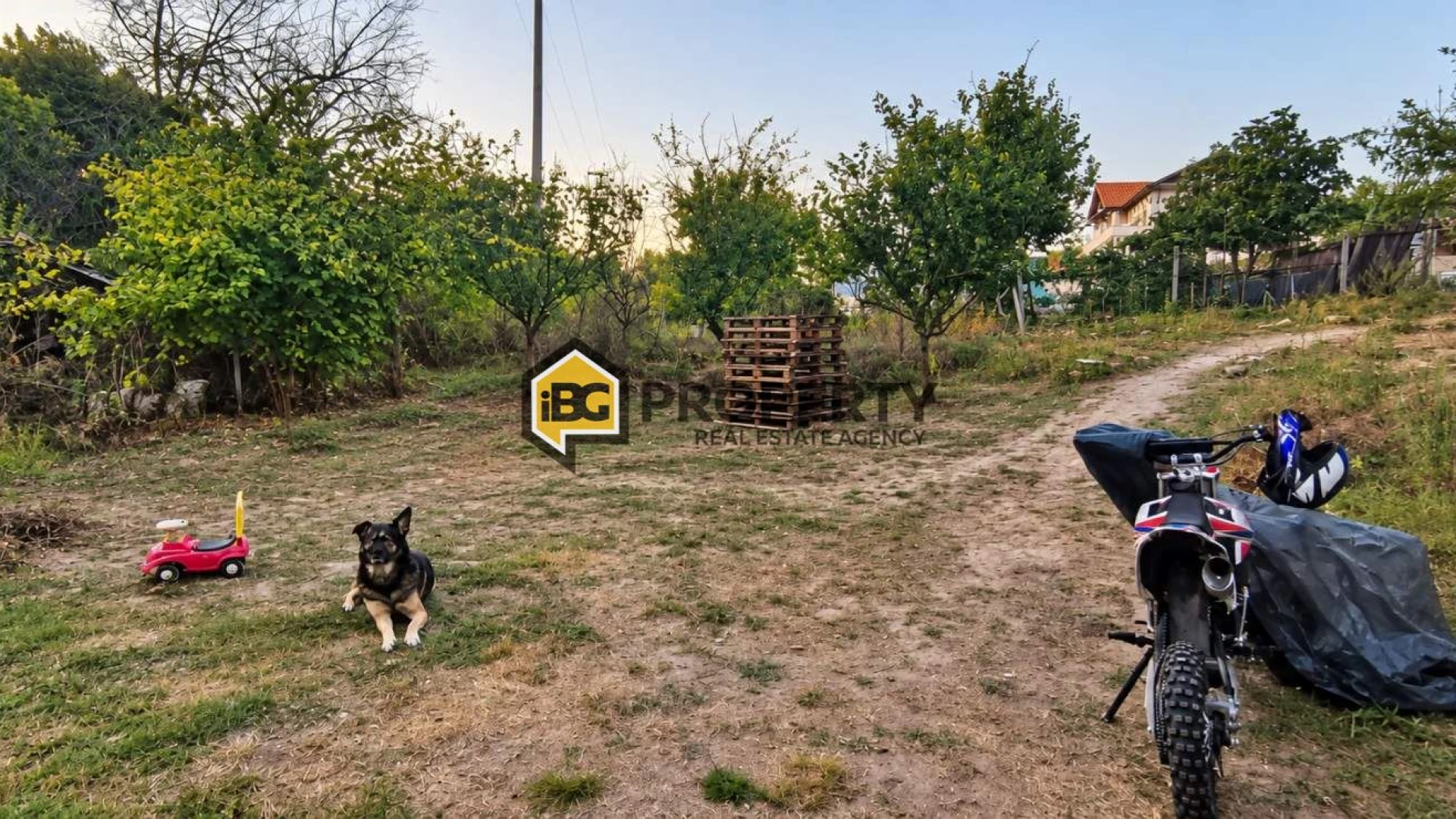 Massives Haus nahe dem Zentrum von Byala – fruchtbarer Garten!